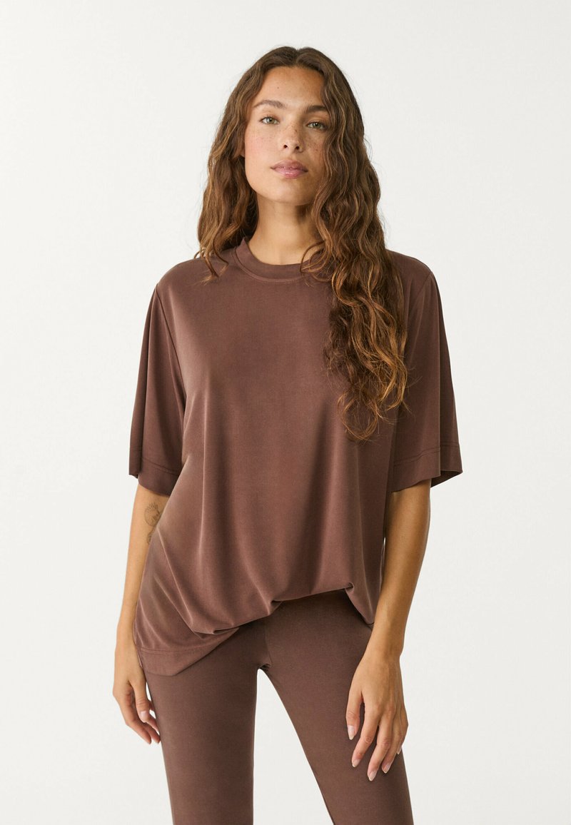 Stradivarius - SOFT-TOUCH  - T-shirt basique - brown, Agrandir