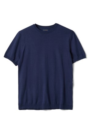 Camiseta azul marino de manga corta con cuello redondo y diseño simple, extendida sobre un fondo blanco.