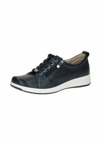 Tumed nahk sneaker, millel on paelte ja tõmbluku kinnitus, valge pehmendusega tallaga, ümmargune varvas ning tekstuuriga pind lisatud detailiks.