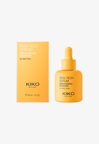 Gul glasdropperflaska med rundad botten, vit text, och en matchande låda med en glänsande yta och liknande färgschema.