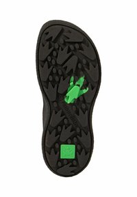 Suela negra de zapato con patrones de tracción en forma de rana y dos iconos de rana verdes cerca del centro y del talón para mayor agarre y marca.