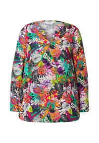 Farbiger langärmeliger Oberteil mit V-Ausschnitt, mit einem lebhaften floralen und Masken-Muster in Pink, Grün, Gelb und Schwarz auf weißem Hintergrund.