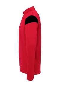 Rød langærmet skjorte med en sort skulderpatch, krave og en glat tekstur. Designet til en tætsiddende pasform.