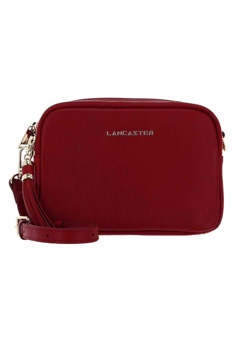 Borsa a tracolla in pelle rossa con chiusura a zip, hardware dorato e tracolla staccabile. Texture liscia; logo del marchio impresso sul davanti.