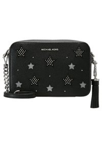 Borsa a tracolla in pelle nera con finitura a ciottoli, decorata con stelle e strass. Presenta una tracolla in metallo argentato e dettagli con nappine.
