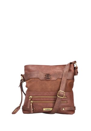 Braune Leder-Crossbody-Tasche mit zwei vorderen Reißverschlusstaschen, verstellbarem Riemen, dekorativem Emblem und Hardware in goldfarbener Ausführung.