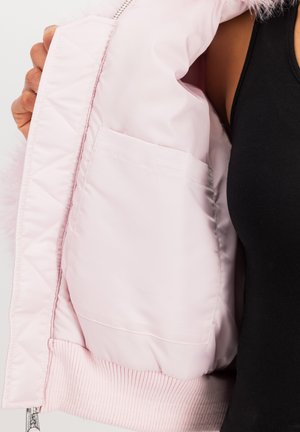 Alpha Industries, ALPHA INDUSTRIES WOMEN - BOMBER JACKETS CWU-45/P FUR W - Veste d'hiver - pale lilac