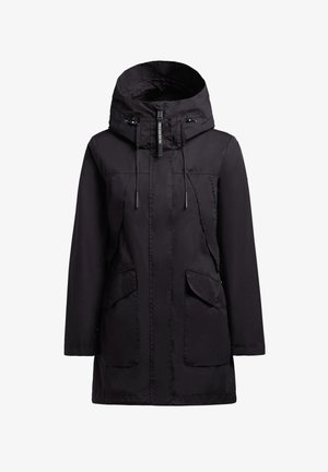 Zwarte waterdichte jas met een capuchon, voorzien van een rits aan de voorkant, trekkoord, twee voorkruiszakken en een rechte snit.