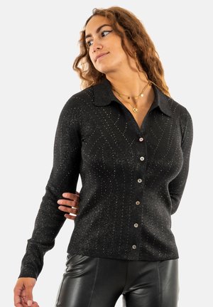 Cardigan nero a maglia con colletto, caratterizzato da accenti di filo metallico e chiusura con bottoni sul davanti.