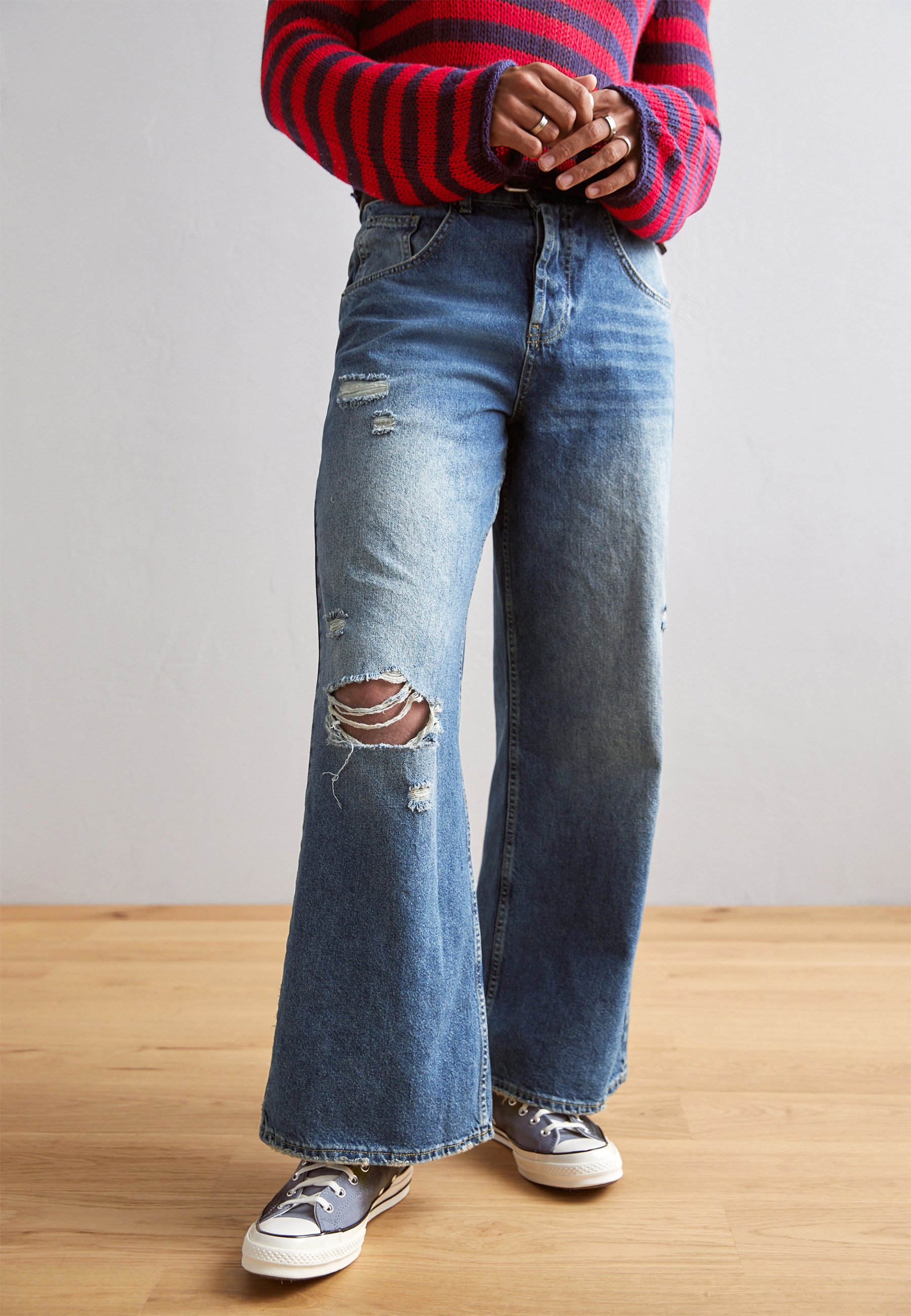 Jaded London BUSTED COLOSSUS - Relaxed fit jeans - mid blue/blue  