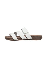 Witte leren sandalen met drie brede banden en een klittenbandsluiting. Voorzien van een getextureerde kurken voetbed en een lichtgewicht rubberen buitenzool.