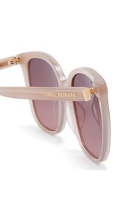 Rosafarbene, übergroße Sonnenbrille mit Verlauffront, ausgestattet mit einem dicken, transparenten Rahmen und goldenen Hardware-Details. Markennamen auf dem Bügel.