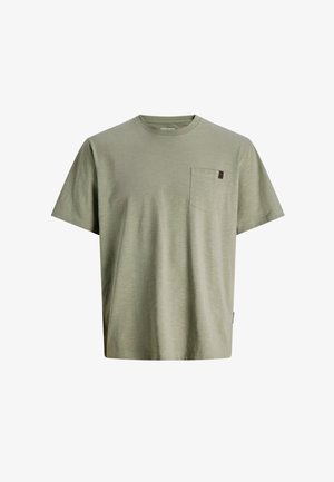 Enkel lys olivengrønn T-skjorte med korte ermer, rund hals og liten brystlomme på venstre side.