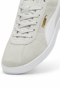 Puma SNEAKERS - Sportcipő - gray- white- gold