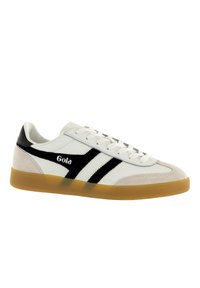Weiße Sneaker mit schwarzen und grauen Akzenten, Materialien aus Wildleder und Leder, runde Zehenform, weiße Schnürsenkel und eine Sohle aus Gummigummi. Gola-Logo sichtbar.