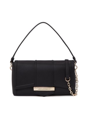 Sac à main rectangulaire en cuir noir avec poignée supérieure, détail en chaîne dorée et fermoir doré gravé du nom de la marque.