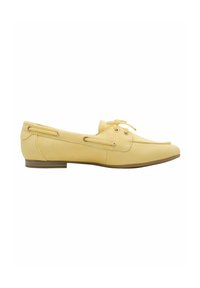 Mocassin en daim jaune avec lacets décoratifs, œillets argentés, talon bas et bout arrondi.