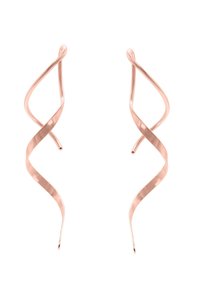 Orecchini a spirale in oro rosa con design intrecciato, superficie liscia e forma allungata con estremità appuntite.