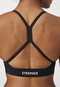 Stronger - Stanik sportowy z średnim wsparciem