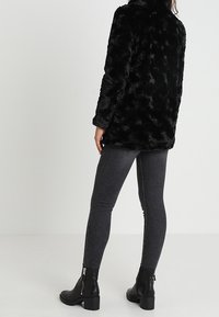 Vero Moda Kort kappa / rock - black