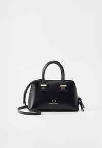Sac à main en cuir noir avec des poignées supérieures et une bandoulière amovible. Présente des accessoires en métal doré et une fermeture éclair, avec des détails de logo.