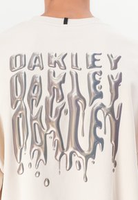 Oakley STACKED METAL CREWNECK  - Sudadera - beige