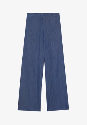 Pantalons larges en tissu de denim noir. Taille élastique, texture lisse et finitions brutes. Pas de poches ni de matériel visible.