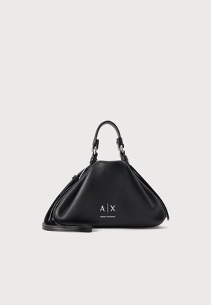 Черна чанта Armani Exchange с извита горна дръжка, сребристи метални елементи и дълга презрамка за рамо, показана на изчистен светъл фон.