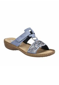 Blauwe suède slippers met een decoratief accessoires van kralen op de band, open teen en een gevoerde inlegzool. Voorzien van een afgeronde, lichtbruine outsole.