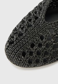 Thumbnail Image 6