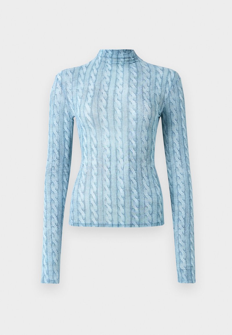 Ljust blå kabelstickad långärmad tröja med hög krage, slim fit och vertikalt strukturerat mönster.