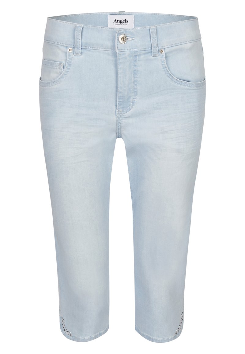 Světle modré džínové capri kalhoty s přiléhavým střihem, vybavené předními kapsami a ozdobnými cvočky na lemu. Hladká textura.