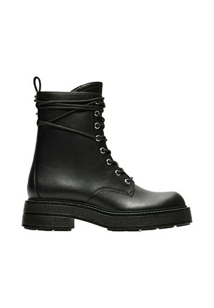 Bershka, LACE-UP - ANKLE BOOTS - Enkellaarsjes met plateauzool - black