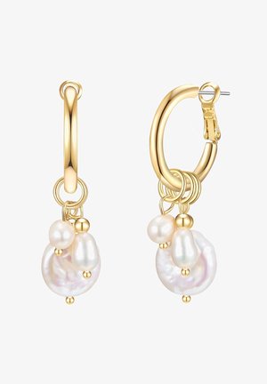 Zeltaini riņķi ar trīs grupētām pērles dažādās formās un izmēros, ar izlīdzētu tekstūru un elegantu dizainu.