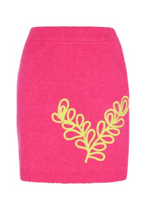 Kötött miniszoknya élénk rózsaszínben, elöl fényes sárga levélmintával. Rugalmas derékpántja van, és puha tapintású.