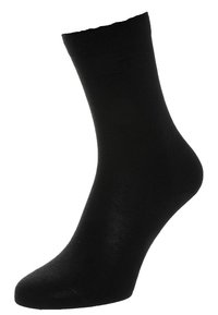 Schwarze Socken aus glattem Stoff. Knöchellanges Design mit leichter Rippenstruktur am Bündchen und nahtloser Zehenpartie.