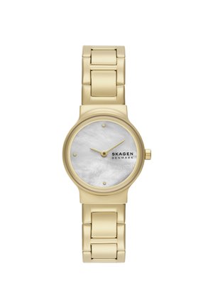 Goldfarbene Metallarmbanduhr mit rundem Gehäuse, Zifferblatt aus weißem Perlmutt und minimalistischen Stundenmarkierungen. Verfügt über ein Gliederarmband mit glänzender Oberfläche.
