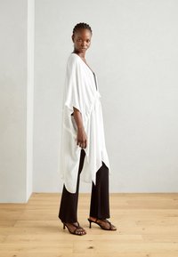 Anna Field Cape - white