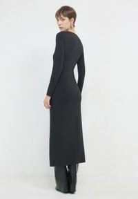 Calliope AVEC FENTE - Maxikleid - noir