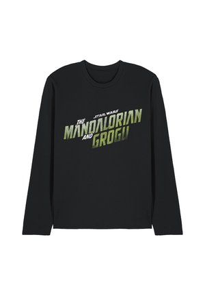 Schwarzes Langarmshirt mit grünem Text ""Star Wars The Mandalorian and Grogu"" auf der Brust.