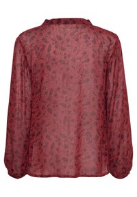Blusa de estampado floral rojo con textura transparente, mangas largas y cuello con solapas, que presenta un dobladillo redondeado y un diseño fluido.