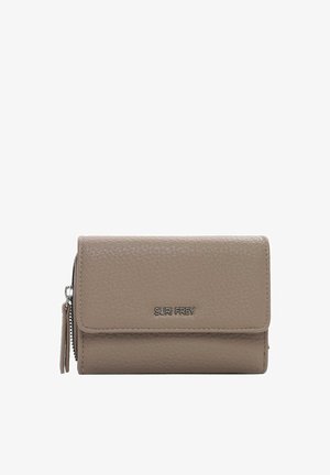 Portefeuille beige en cuir texturé avec un compartiment zippé, un rabat pliable et un accent de logo métallique. Forme rectangulaire.