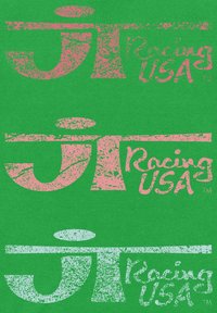 Groene achtergrond met drie gestileerde, versleten "J" en "Racing USA" logo's in roze, wit en een lichtere roze tint, variërend in grootte en positie.