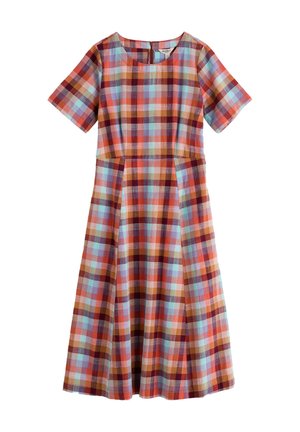 Midi ilgio suknelė trumpomis rankovėmis ir apvalia iškirpte, pagaminta iš spalvoto languoto audinio raudonos, oranžinės, mėlynos ir rudos spalvų tonais.