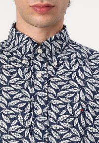Tommy Hilfiger PRINT SHIRT - Shirt - carbon navy