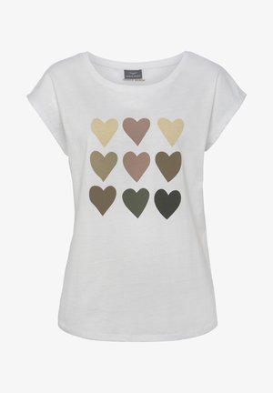 Weißes T-Shirt mit kurzen Ärmeln, das auf der Vorderseite ein Raster aus neun Herzen in beige, braunen und grünen Tönen zeigt.