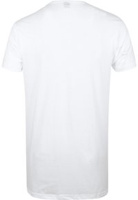 Witte katoenen t-shirt, korte mouwen, standaard ronde hals, gladde textuur, geen graphics of patronen, eenvoudig en klassiek ontwerp.