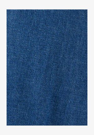 Tela de mezclilla azul con textura visible de tejido diagonal y motas blancas distribuidas de manera uniforme.