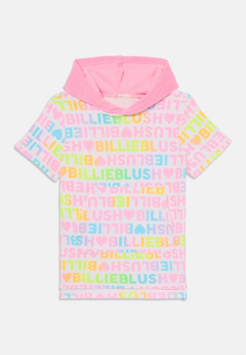 Sudadera de manga corta en colores pastel que presenta el texto repetido "BILLIEBLUSH" en varias fuentes y acentos de corazón sobre un fondo rosa claro.