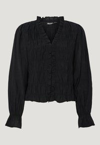 Čierna blúzka s dlhými rukávmi vyrobená z textúrovanej látky. Vybavená volánkovým výstrihom do V, zapínaním na gombíky a zhromaždenými detailmi pozdĺž živôtika a rukávov.